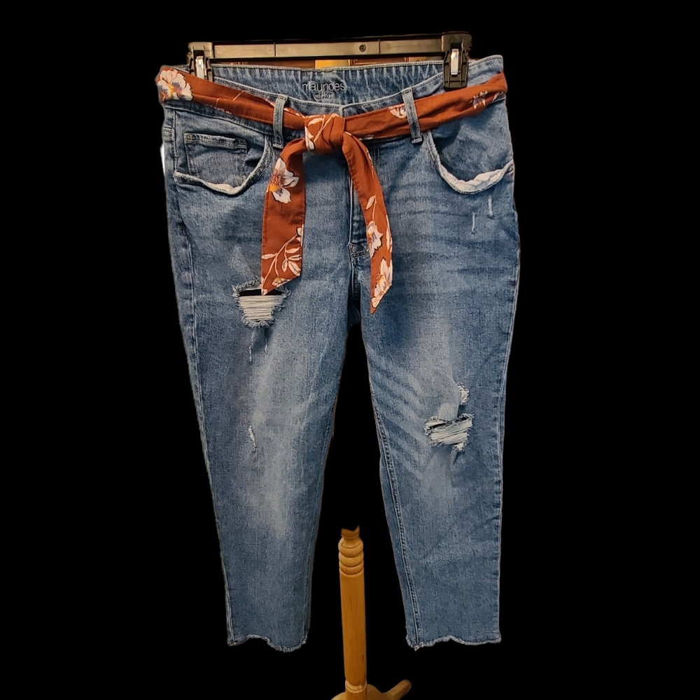 Maurices Capri mid-rise distressed jeans 14W